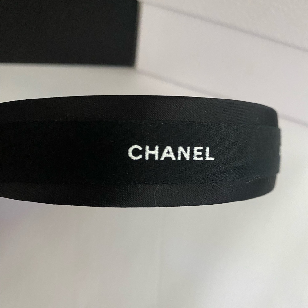 CHANEL Black Ribbon Logo Headband - Picture 5 of 6